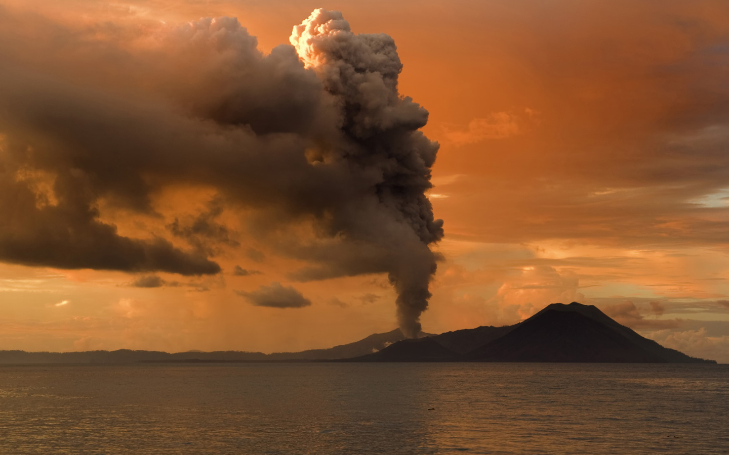 Вулкан Тавурвур, Новая Гвинея