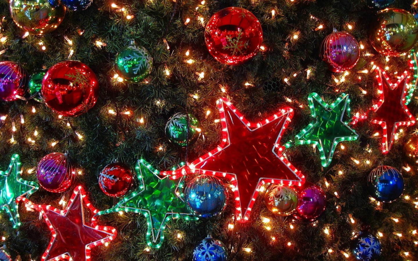 Гирлянда на елке