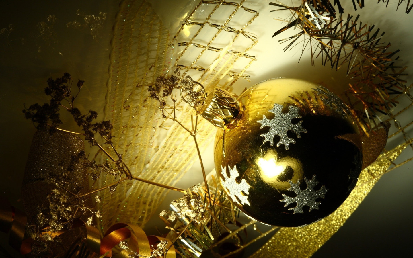 Золотой шарик