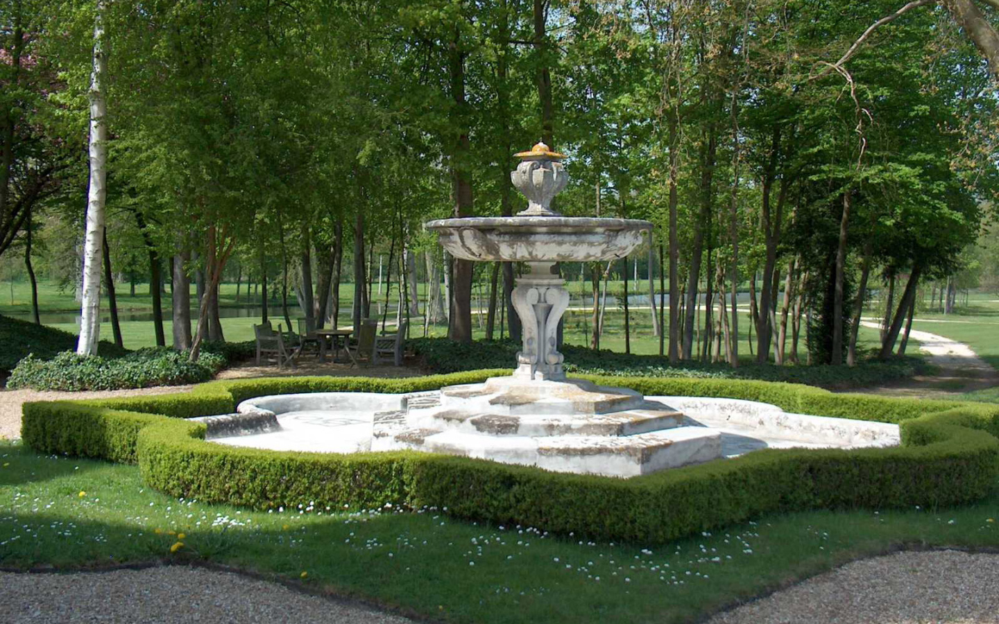 Фонтан в парке