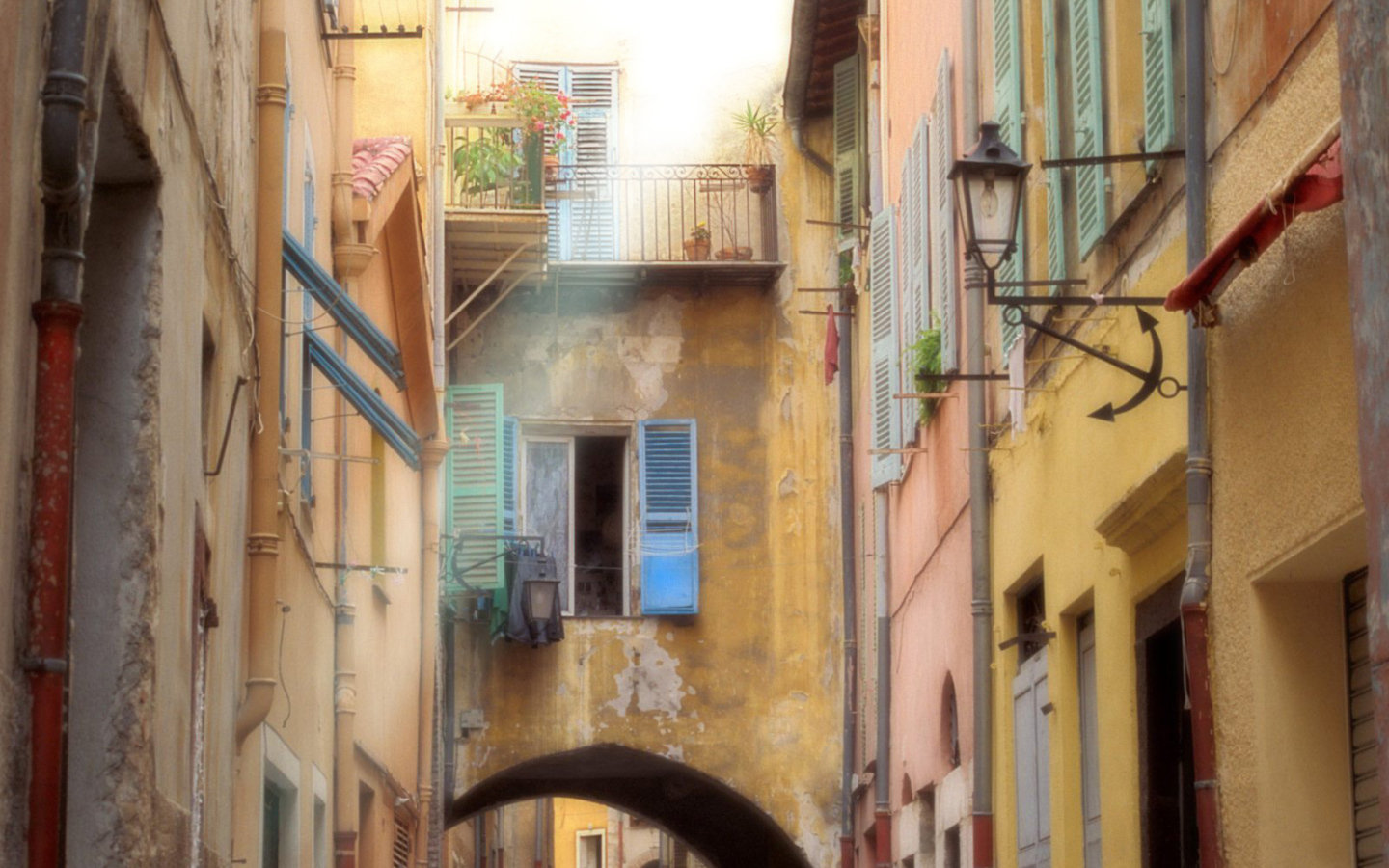 Узкая улица