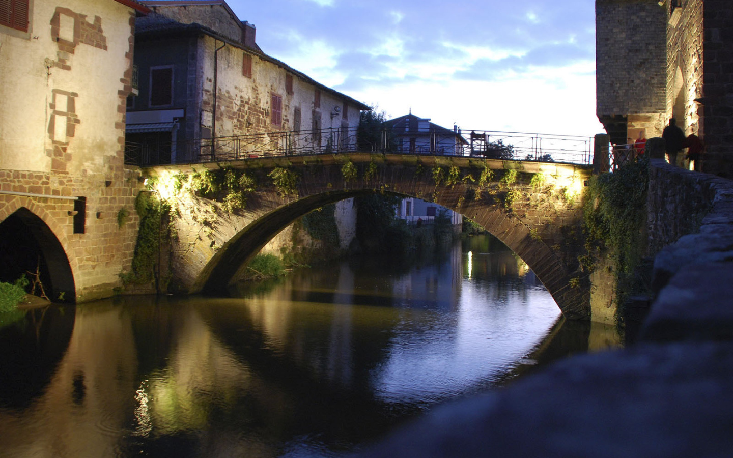 Мост через реку