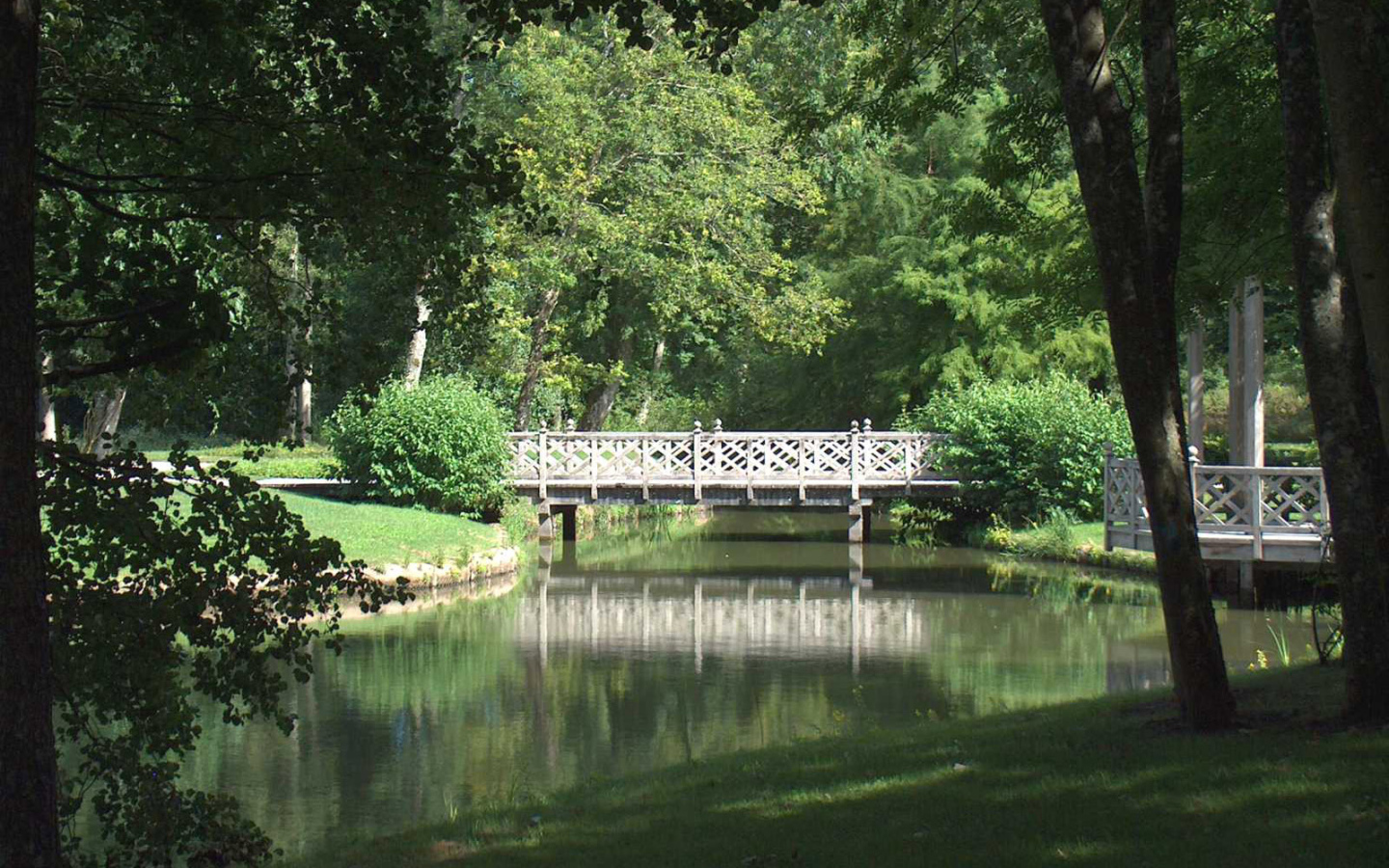 Мостик в парке