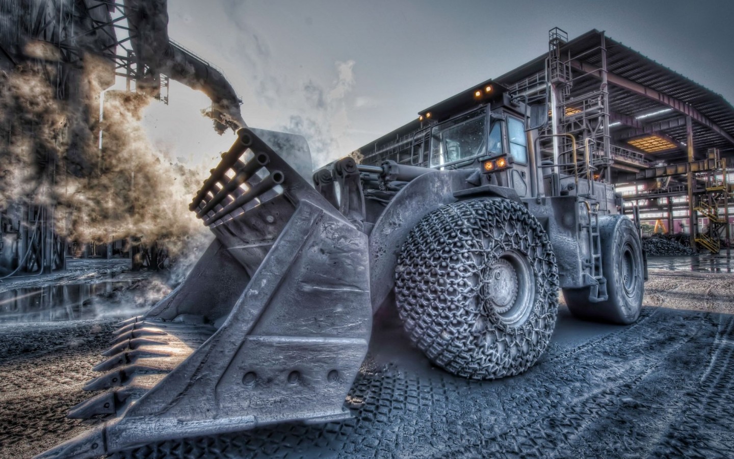 Мощный трактор