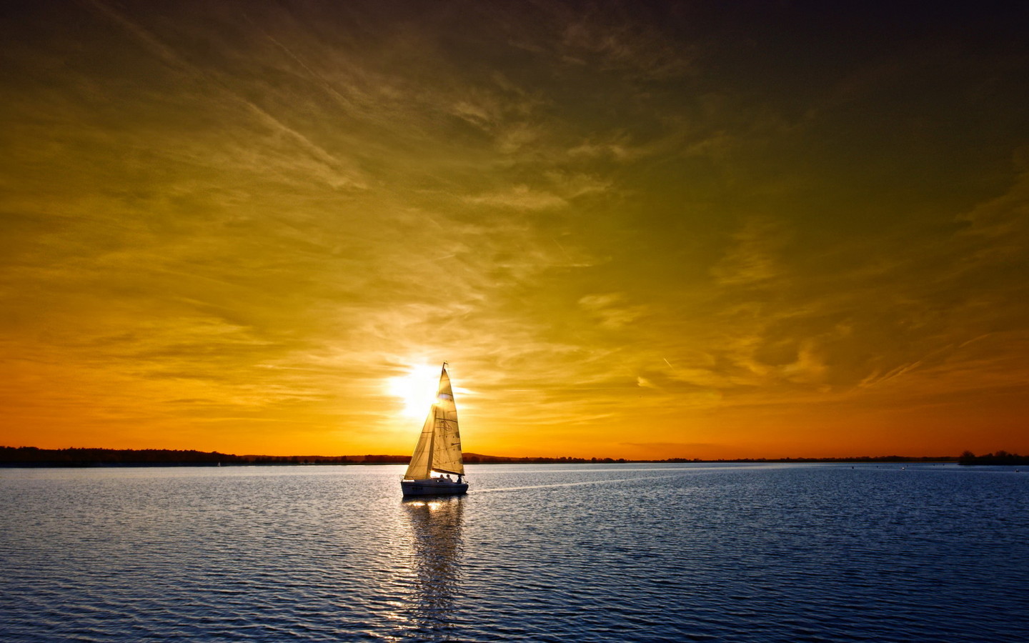 Парусная лодка