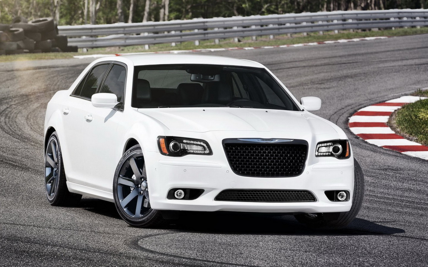 Chrysler-300 SRT8