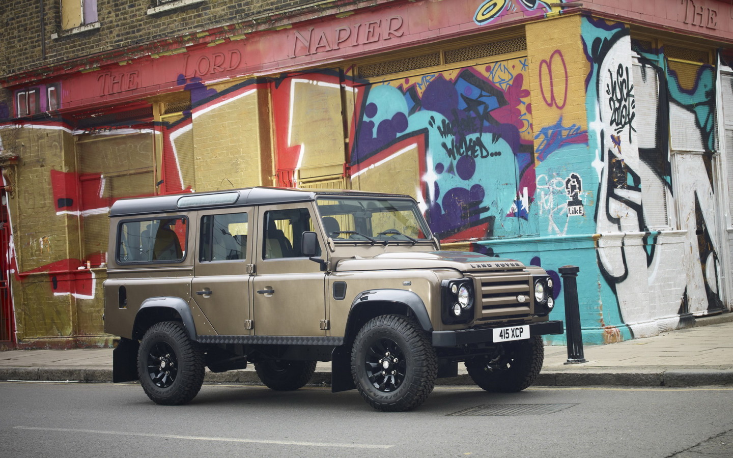 Land-Rover-Defender