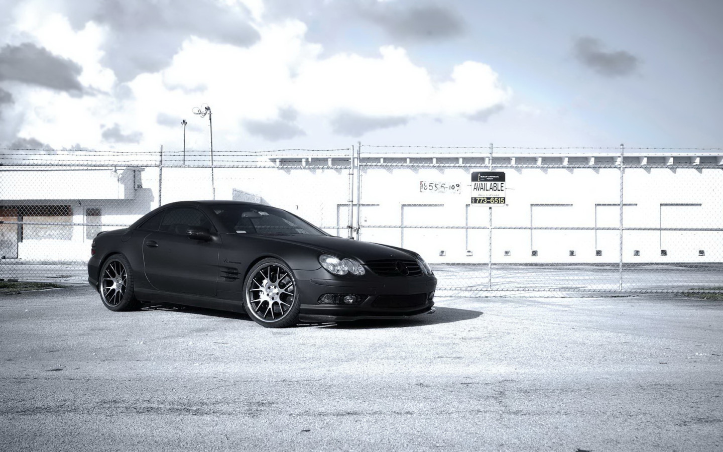 Черный Mercedes Benz SL