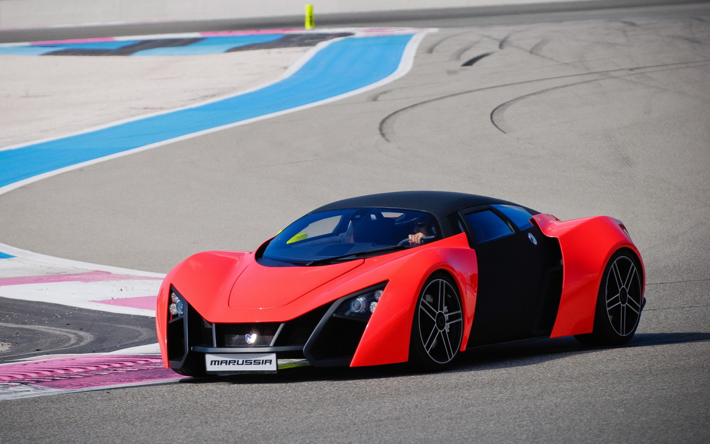 суперкар Marussia