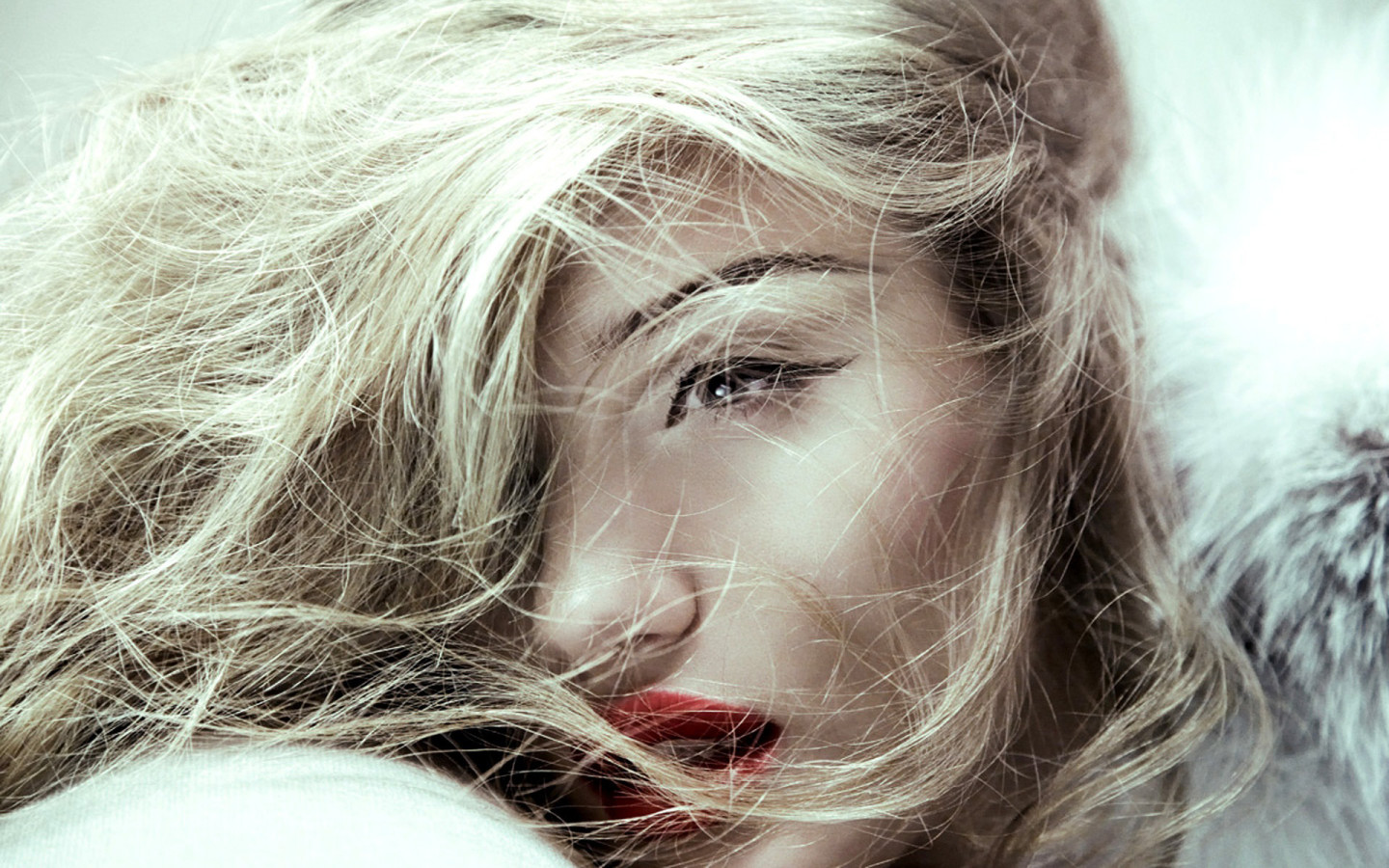 белокурая Rosie Huntington Whiteley