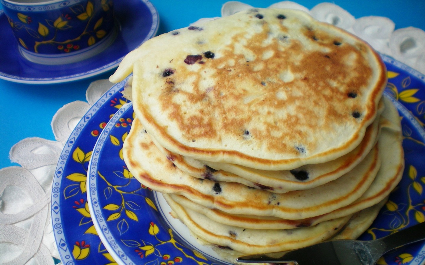 Блины с черникой