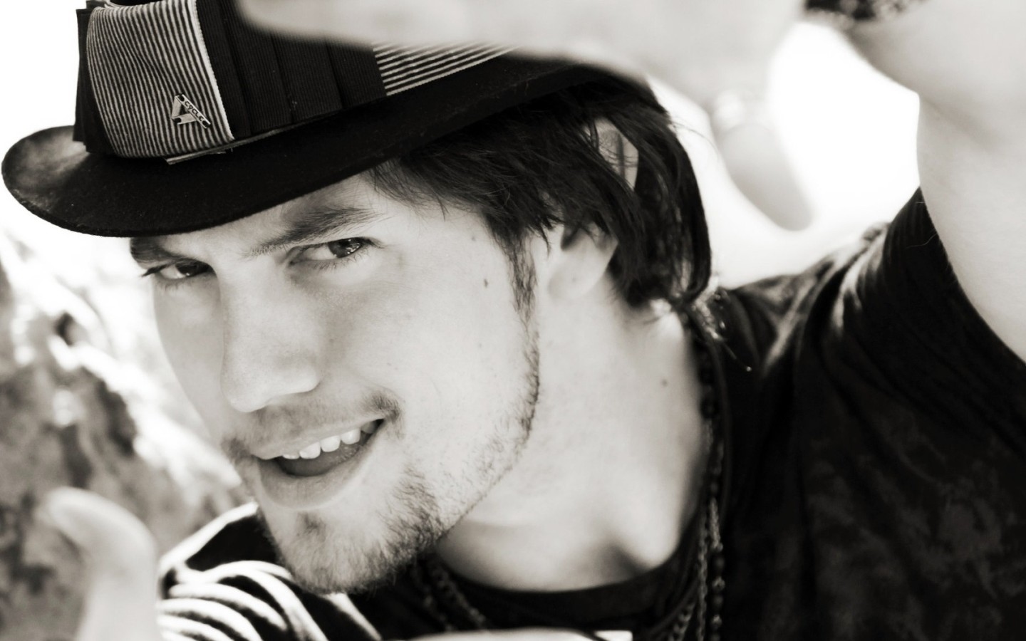 Jackson Rathbone и шляпа