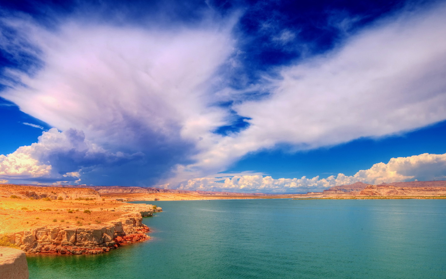 Озеро в пустыне