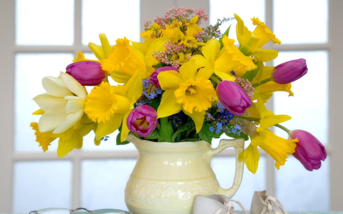 Кувшин с цветами