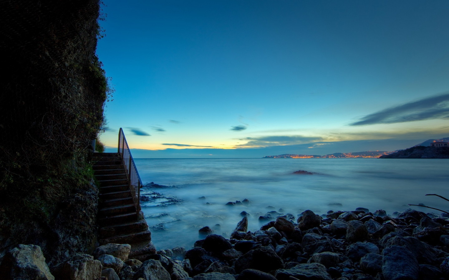 Побережье на закате