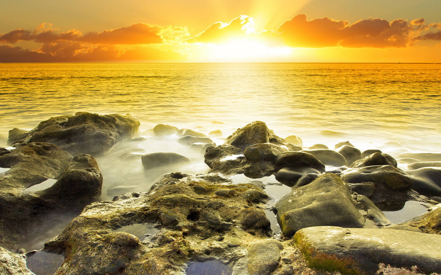 Прибрежные камни