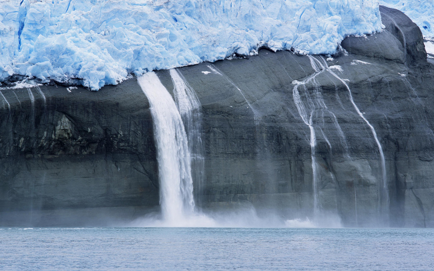 Ледник на скале