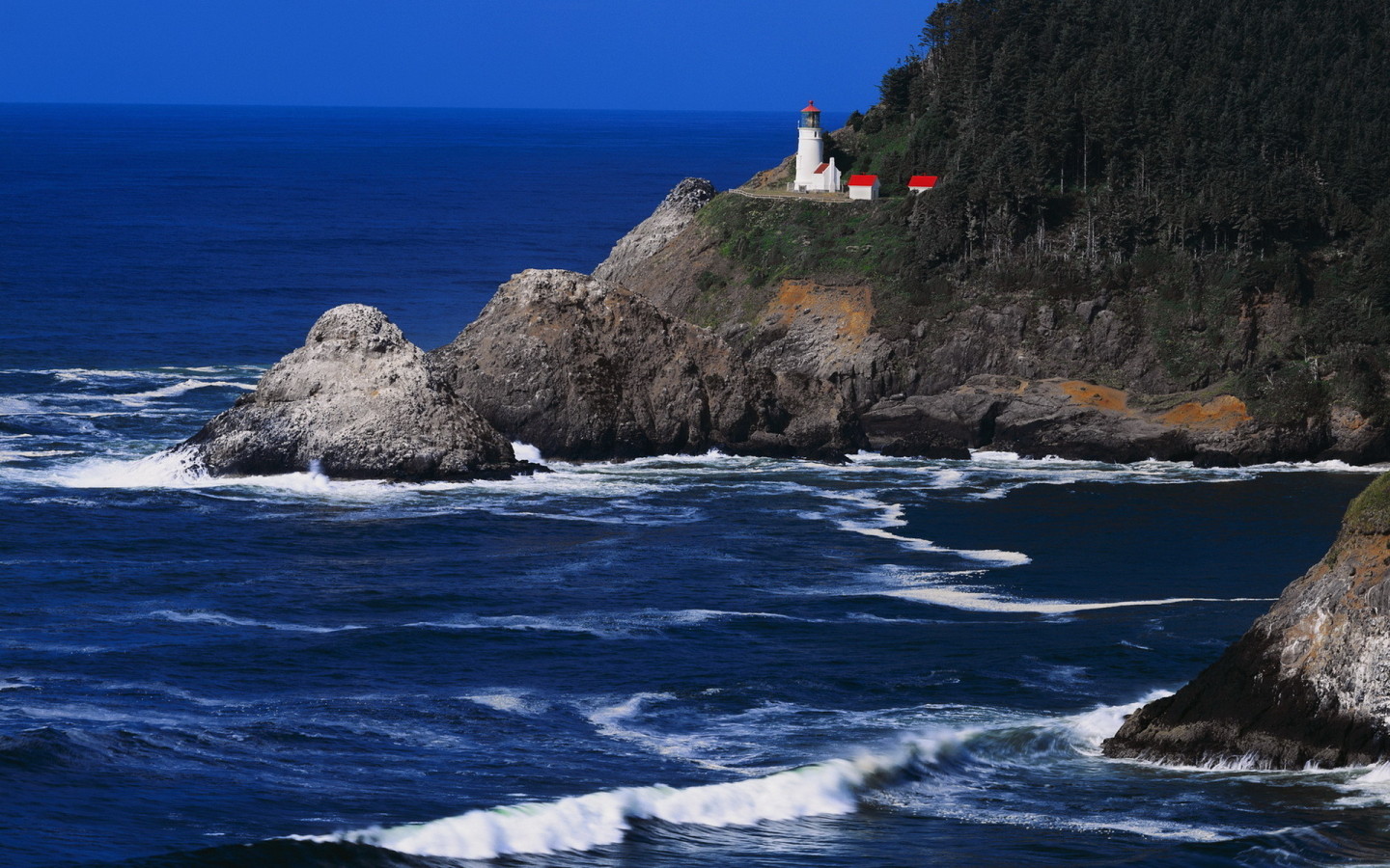 Маяк на склоне