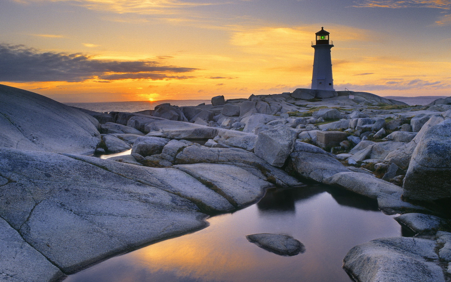 Одинокий маяк