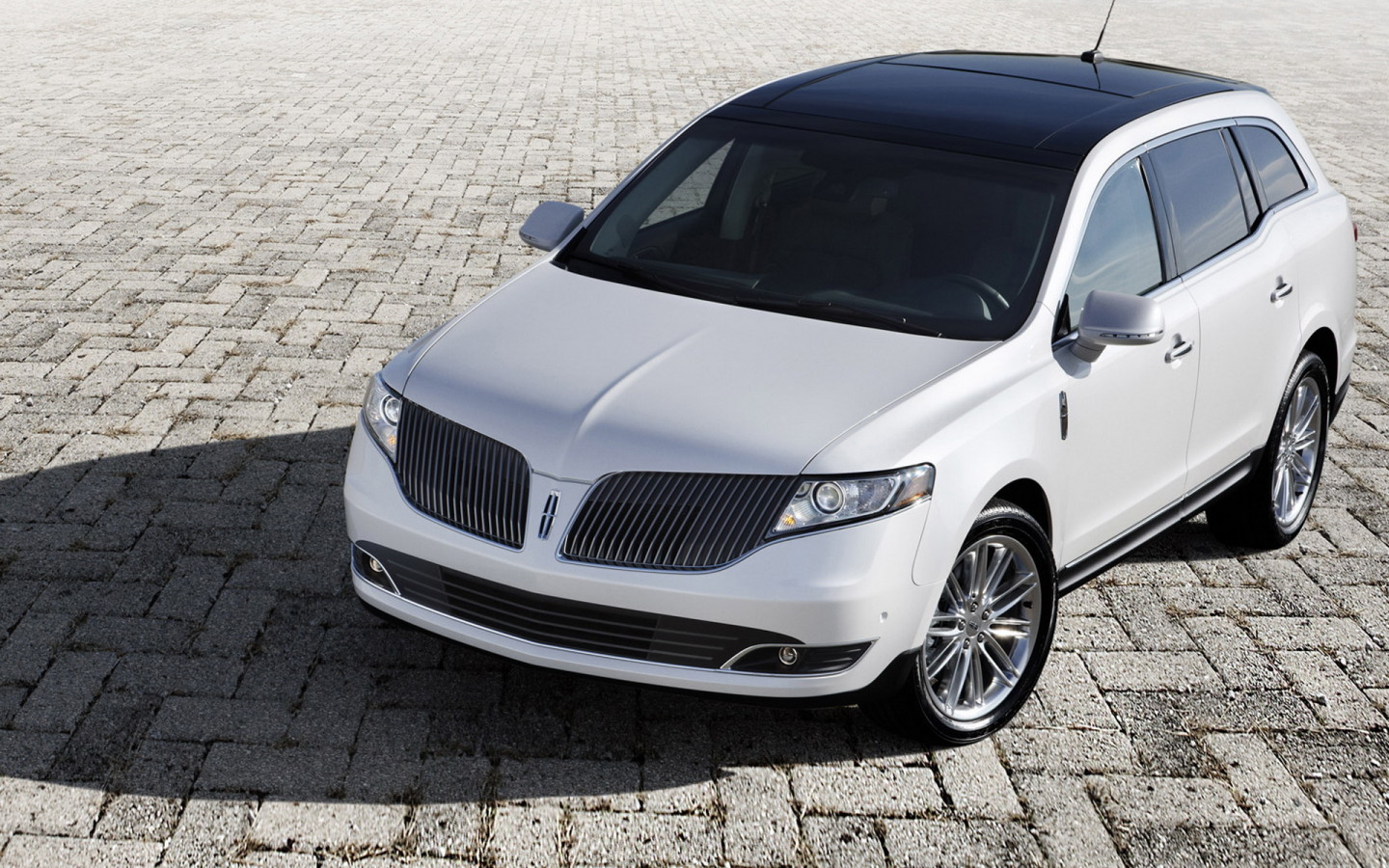 Lincoln-MKT-Static