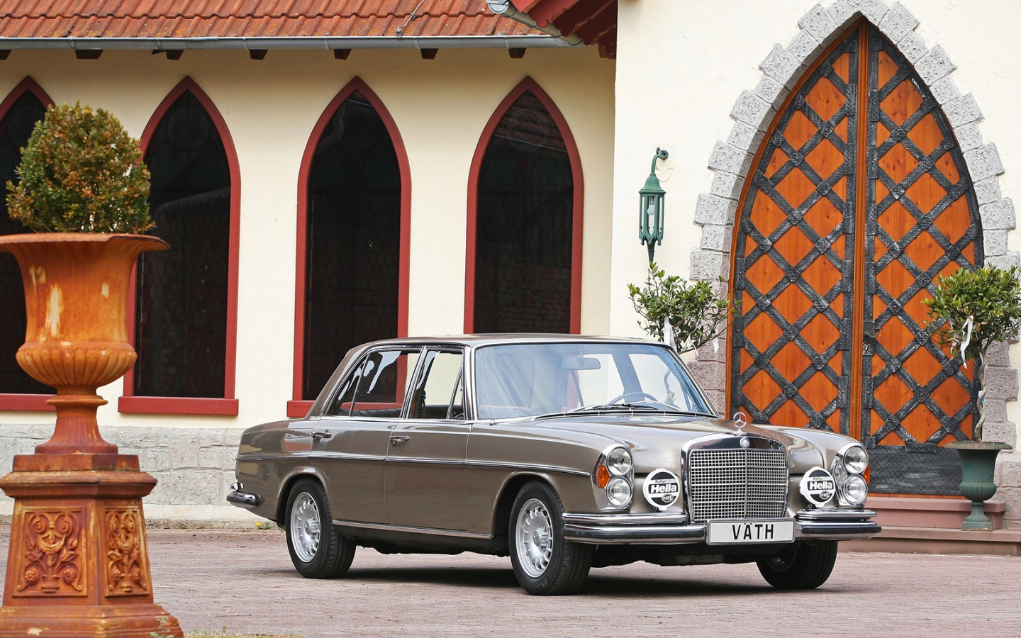 Mercedes Benz 300 SEL