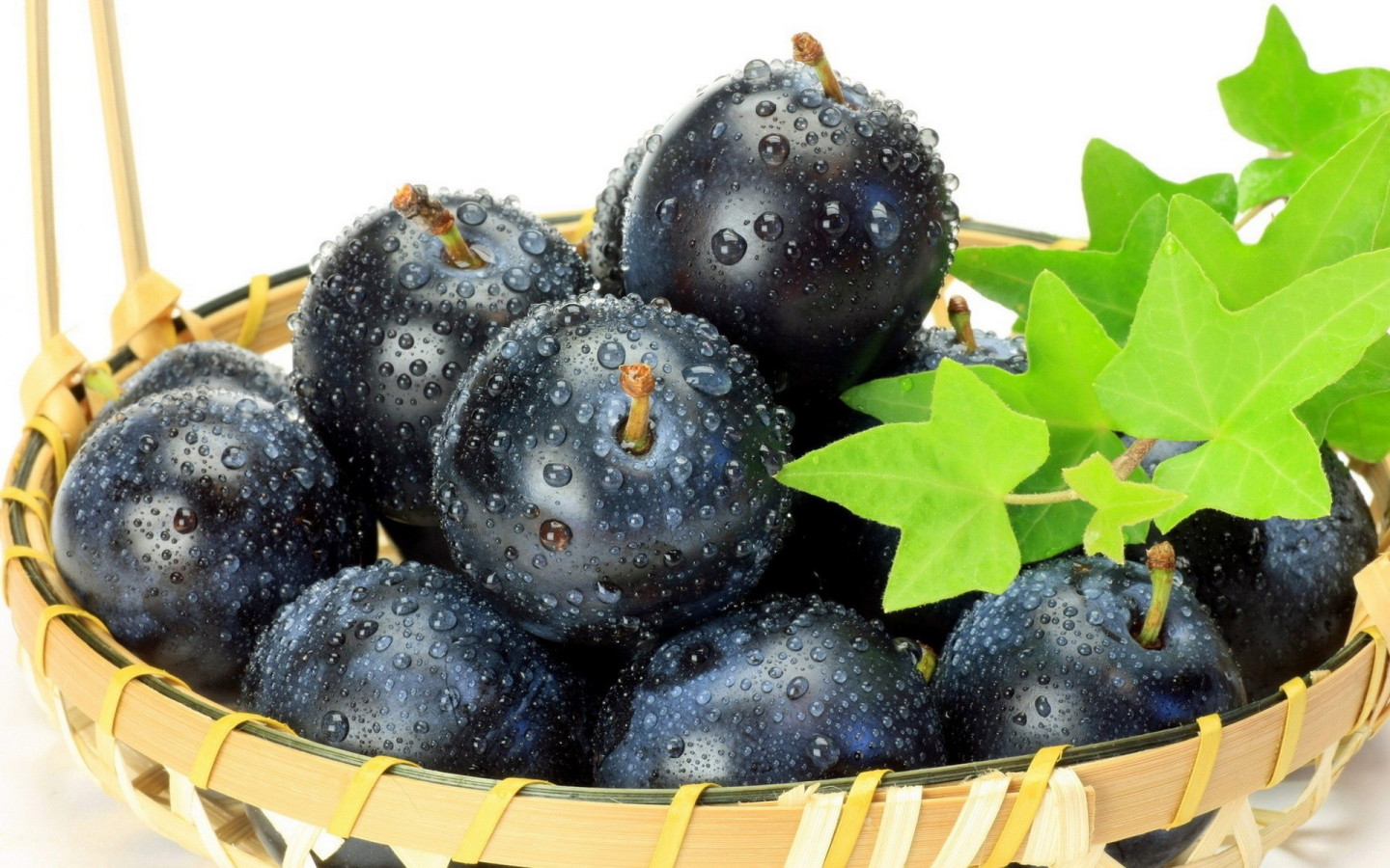 Спелая слива