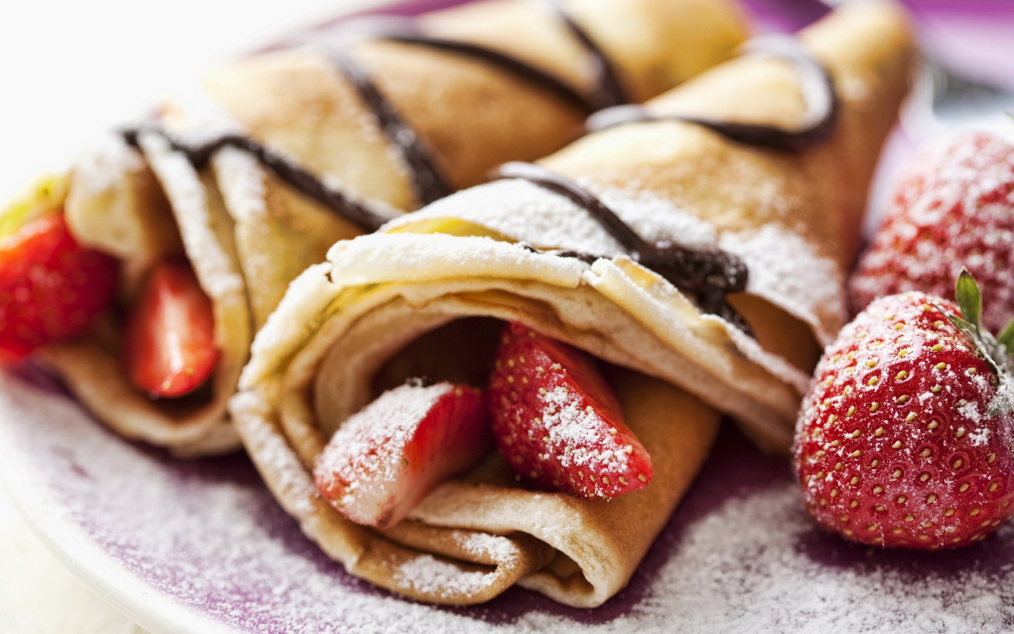 Блинчики с клубникой