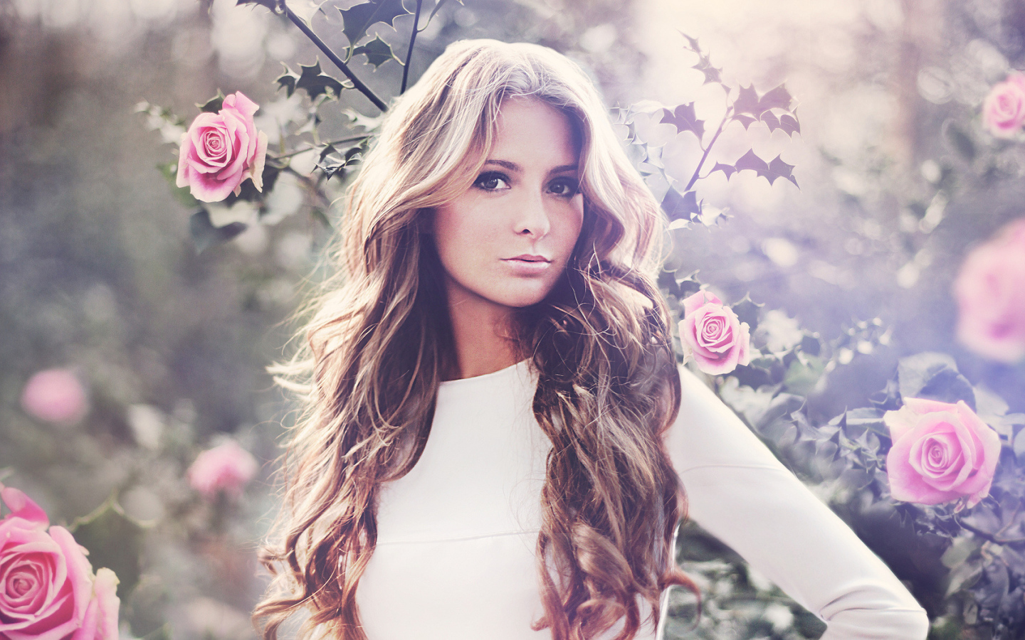 Красавица в розах