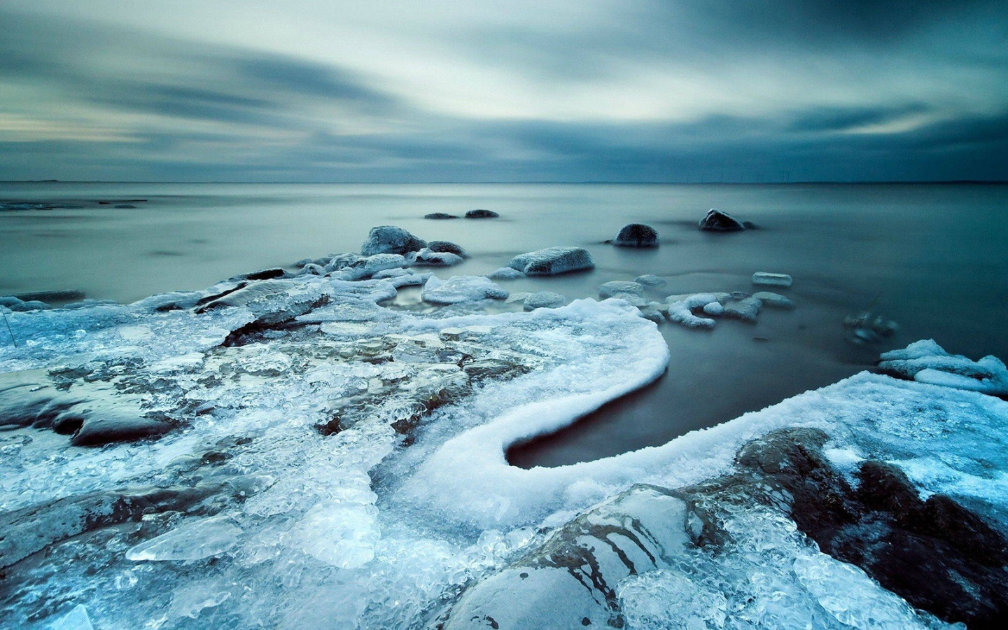 Замерзшие камни
