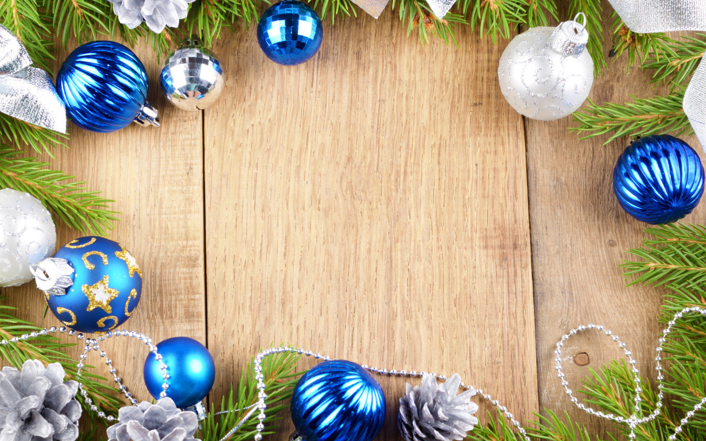 Новогодние шишки и бусы