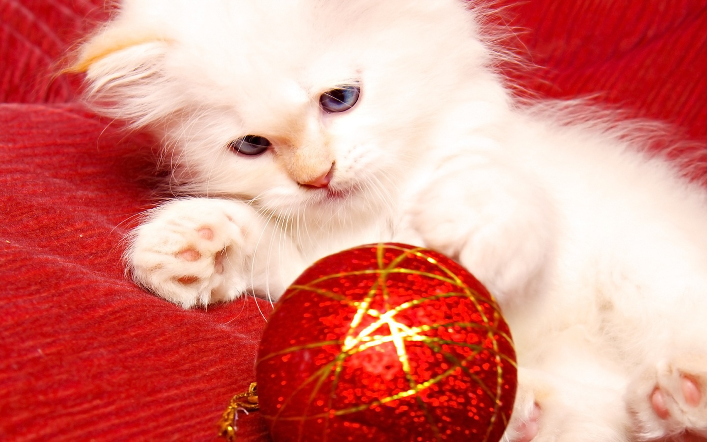 Белый кот ёлочная игрушка