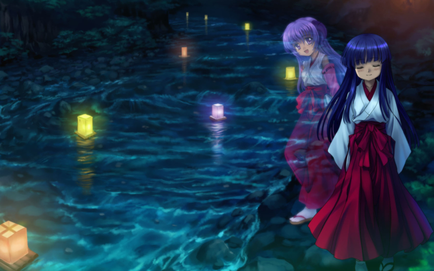 Фонарики плывут по реке