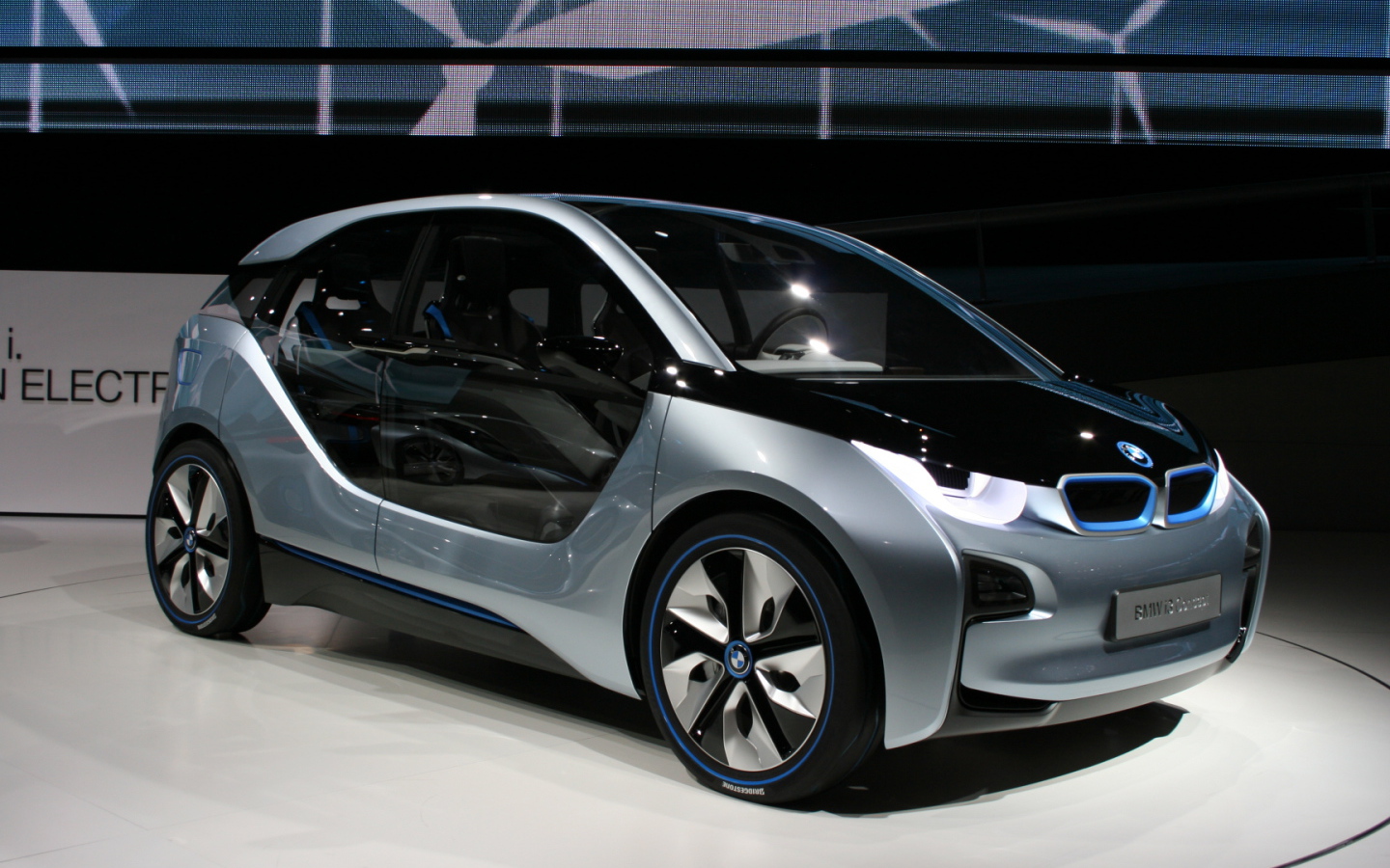 BMW i3 в автосалоне