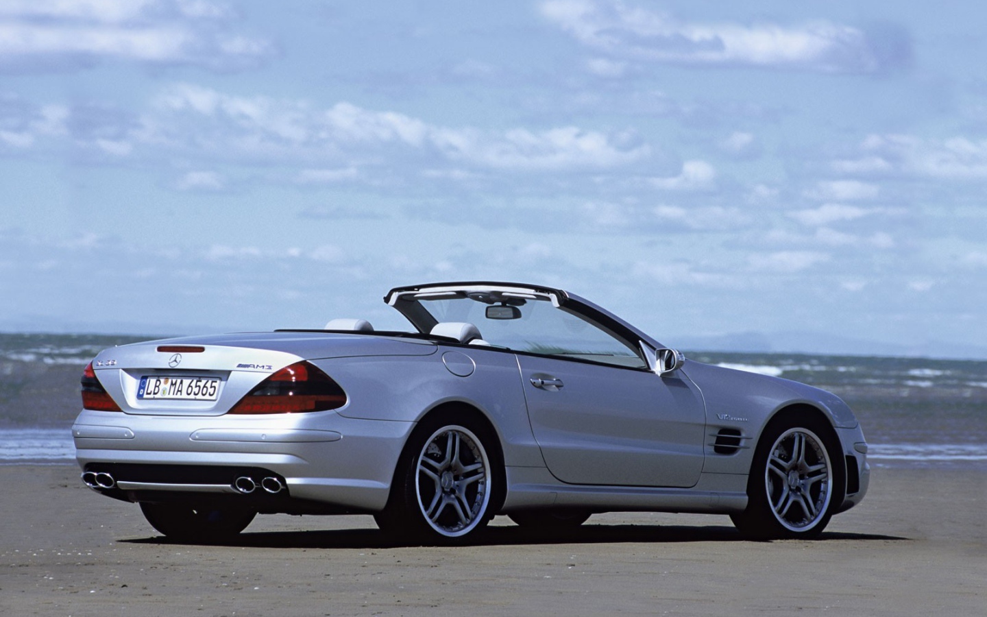 Мерседес бенц на пляже