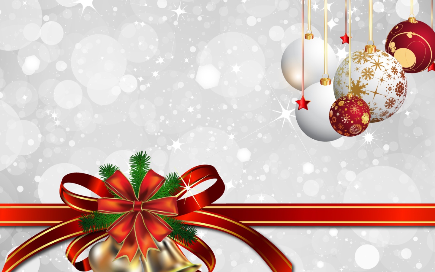 Колокольчики и ёлочные игрушки на белом фоне на рождество