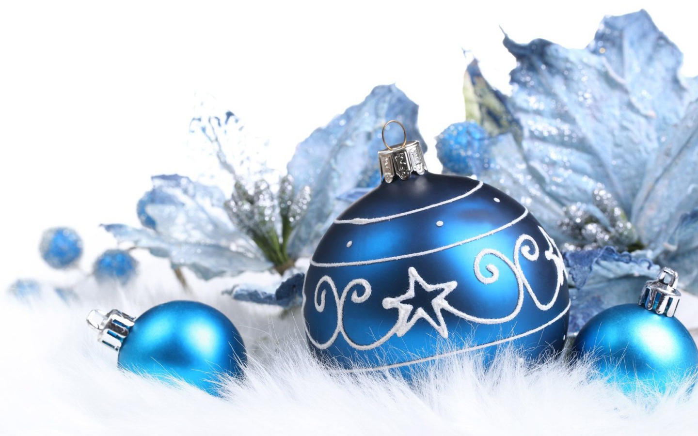 Голубые украшения на рождество