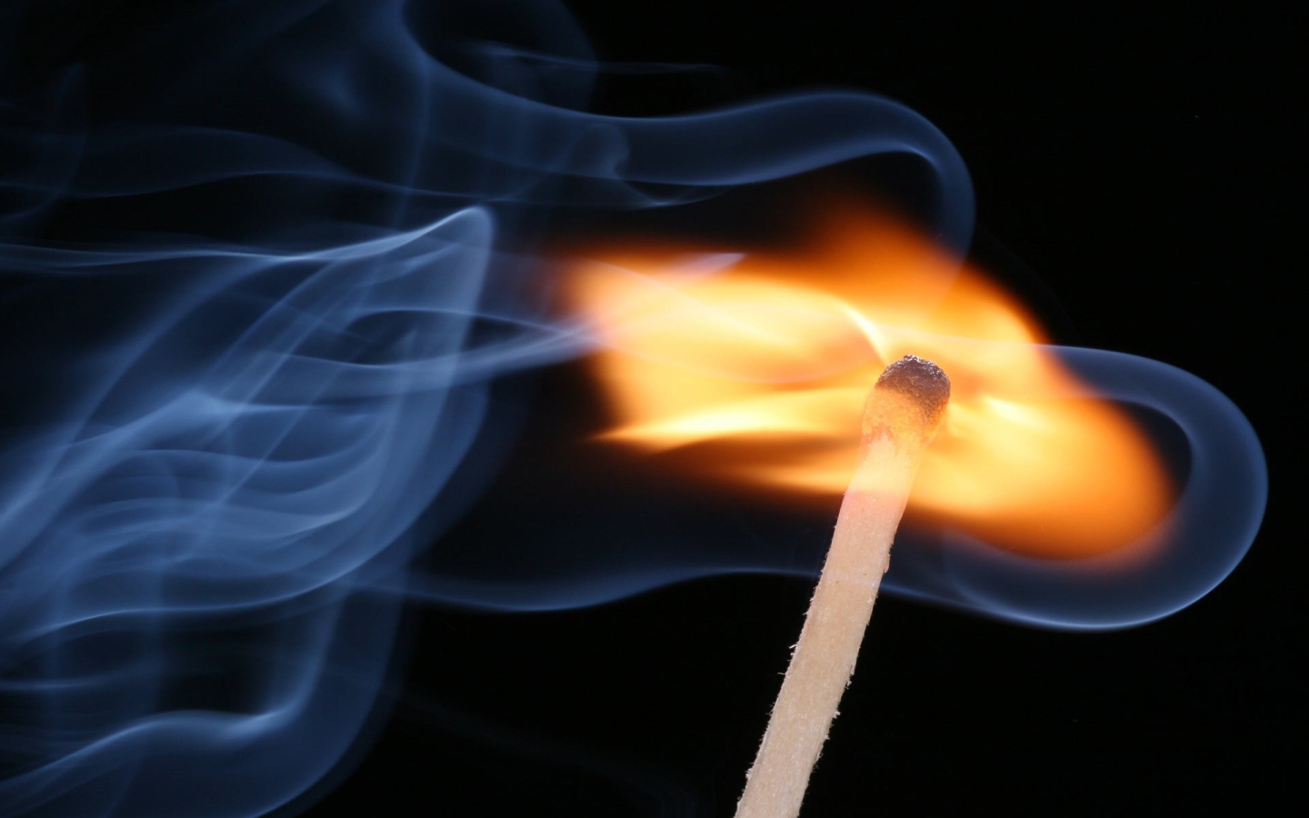 Пламя горящей спички