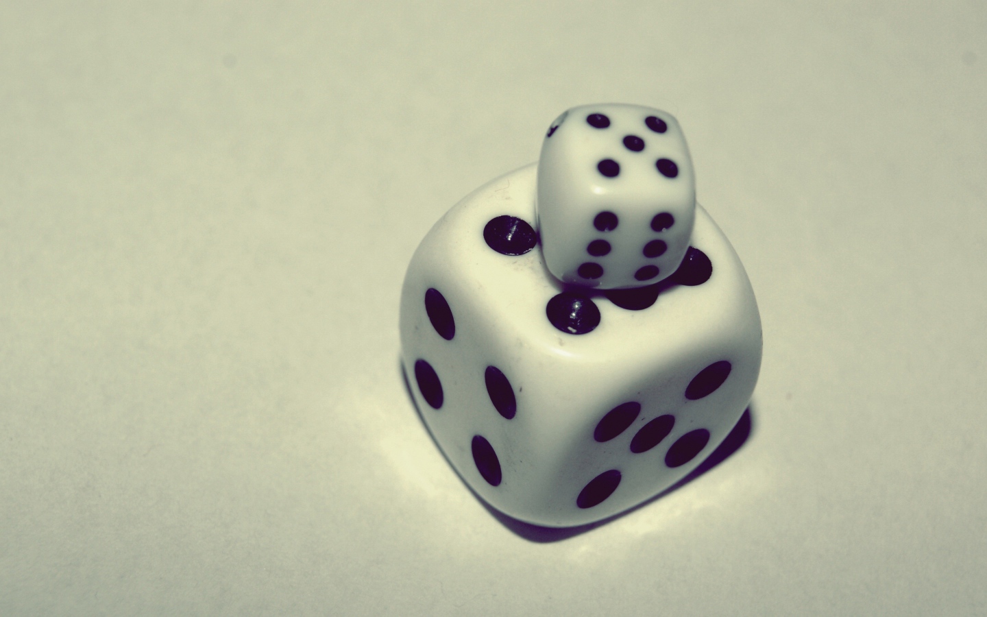 Белые игральные Кости
