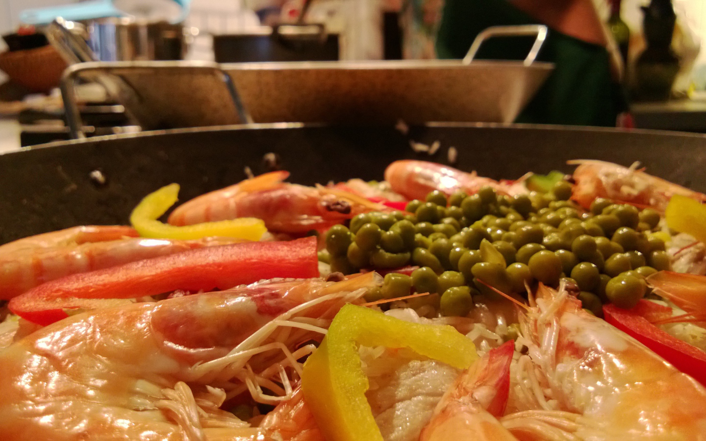 Креветки с зеленым горошком Паелья