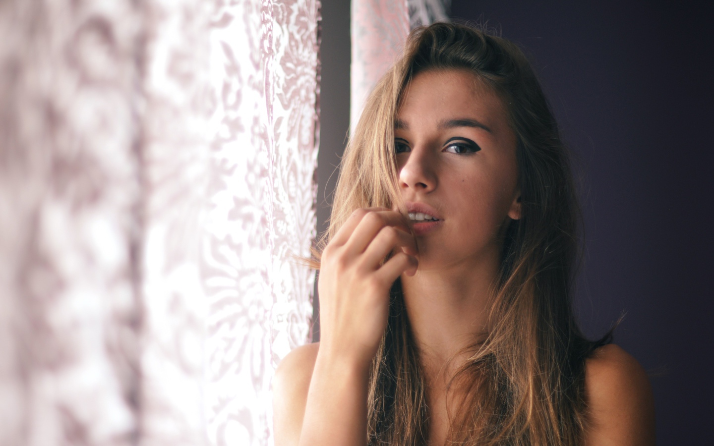 Юлия с распущенными волосами