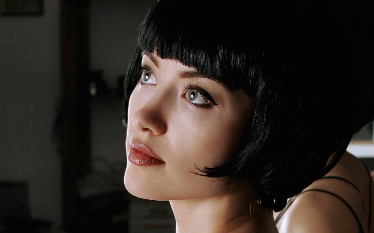 Мечтающая девушка