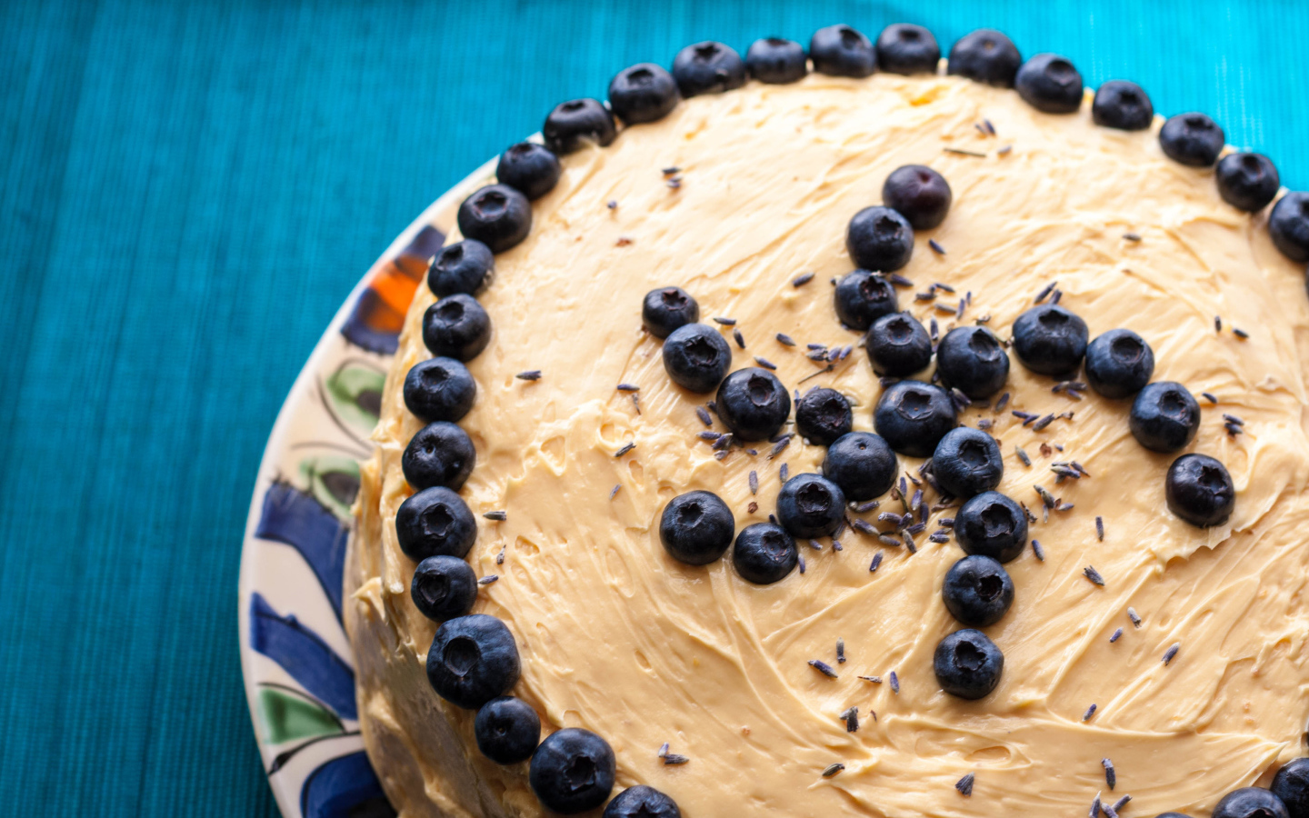 Торт с черникой на день рождения