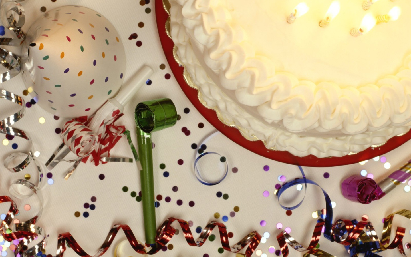 Торт и дудки на день рождения