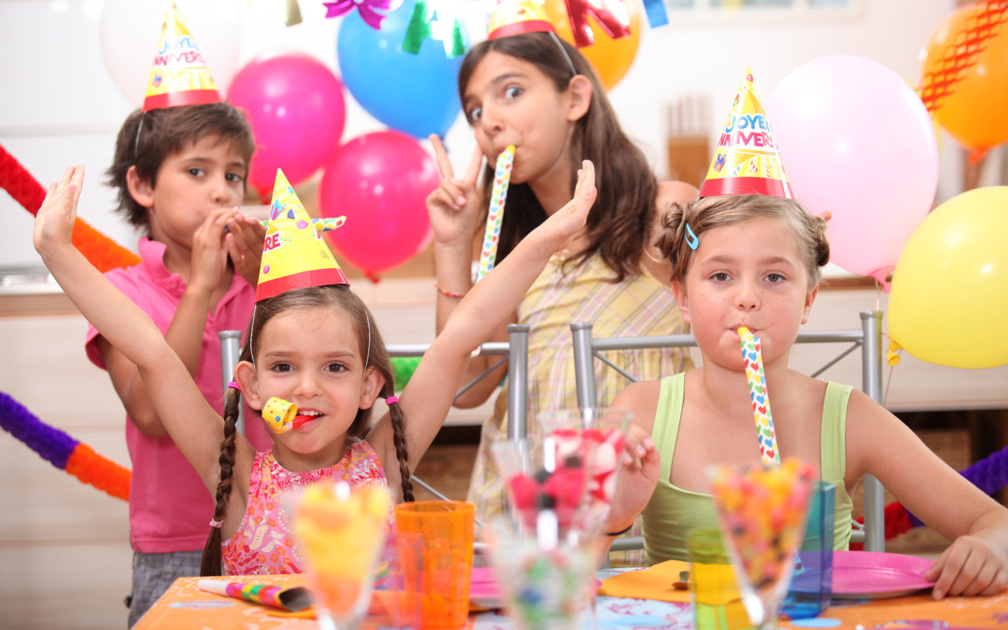 Счастливые гости на день рождения