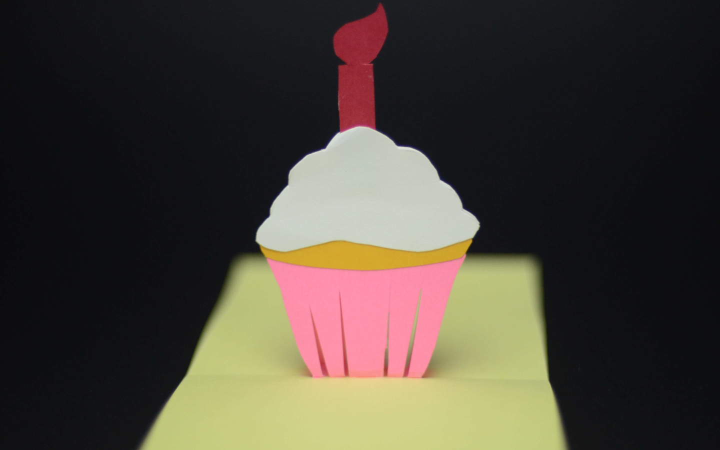 Бумажный кекс на день рождения