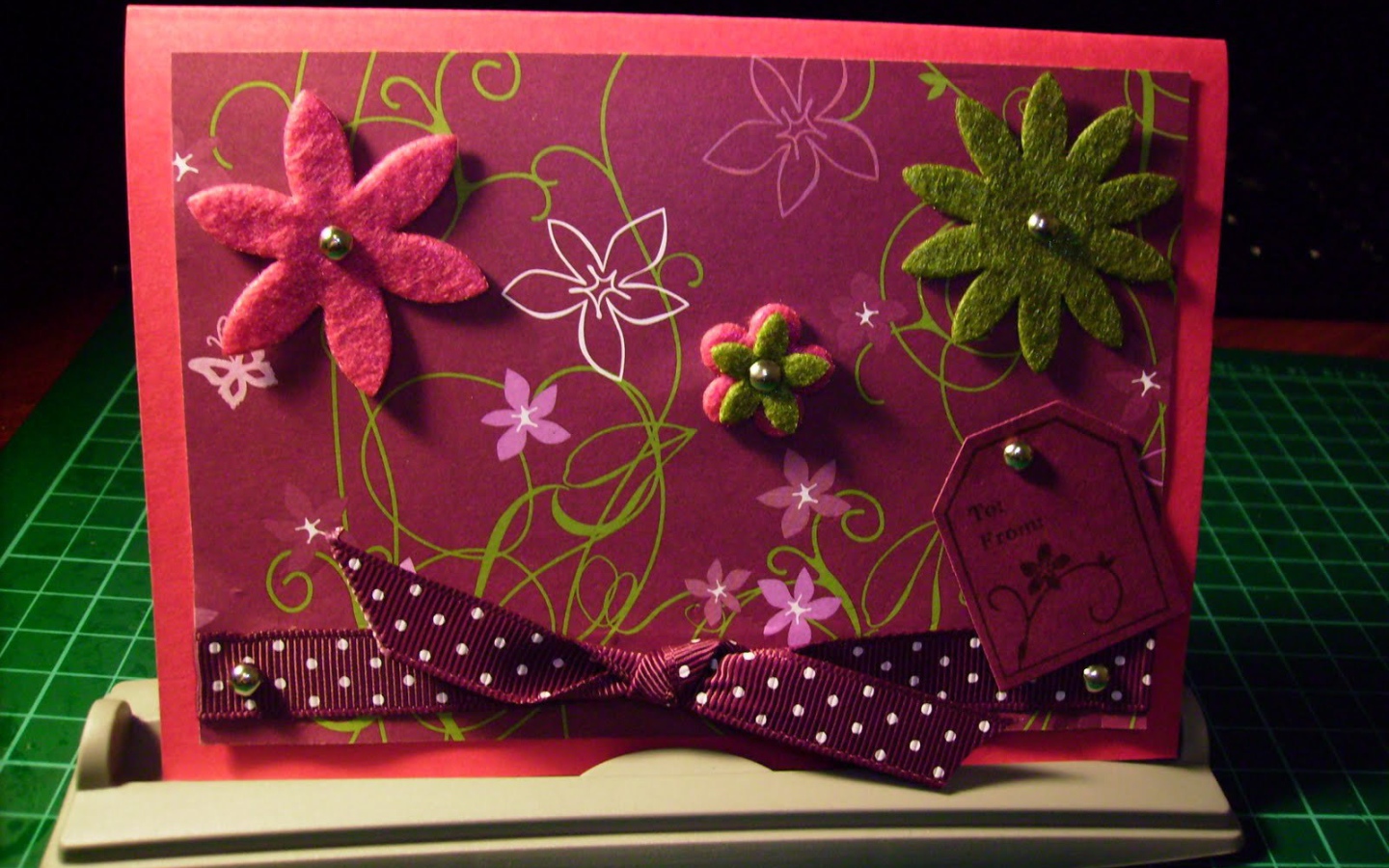  Розовая поздравительная открытка