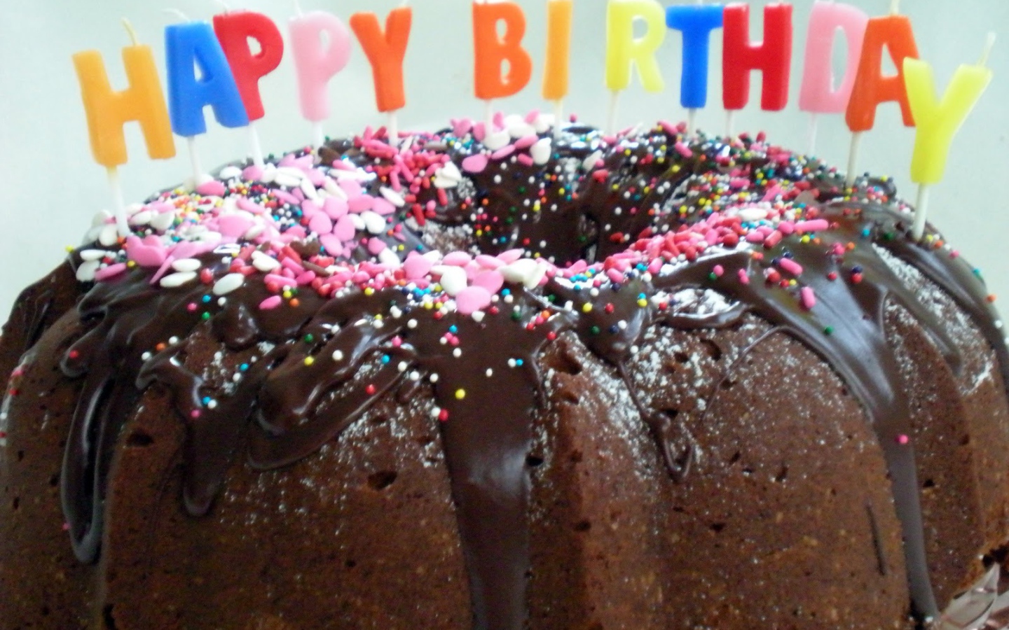 Шоколадный торт ко дню рождения