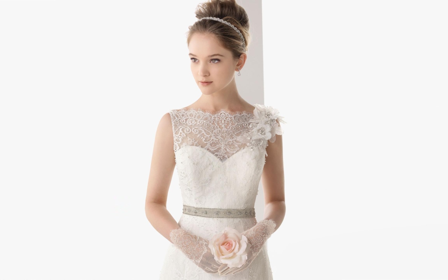 Невеста с белой розой