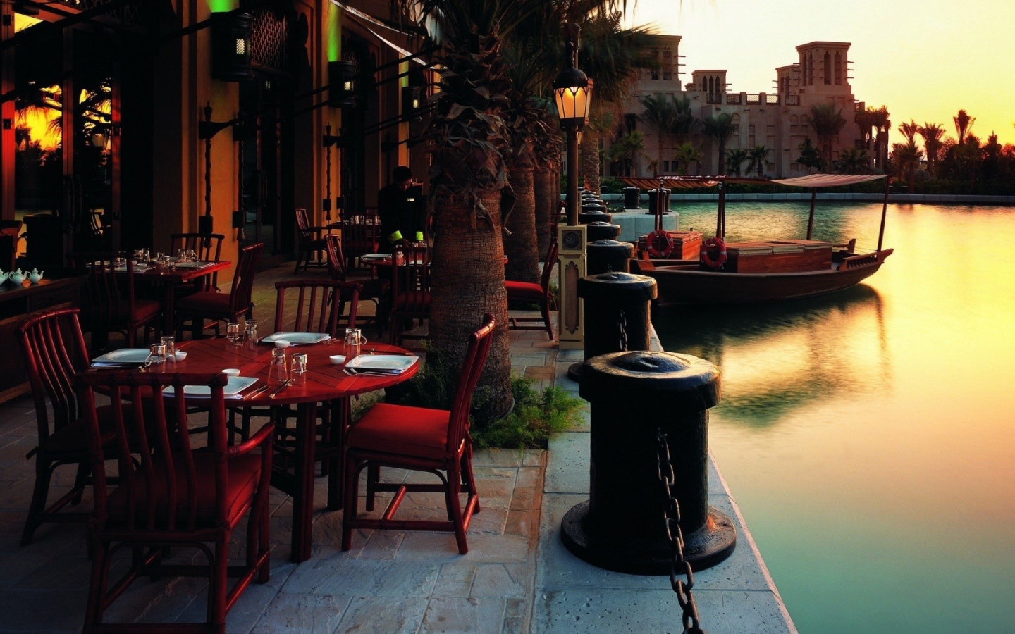 Кафе на побережье