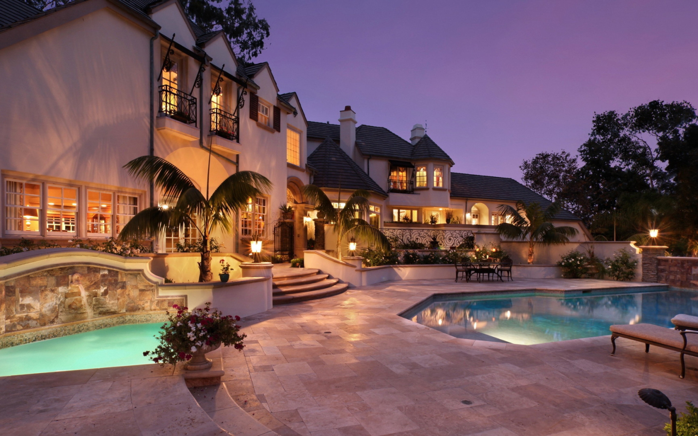 Дом с бассейном